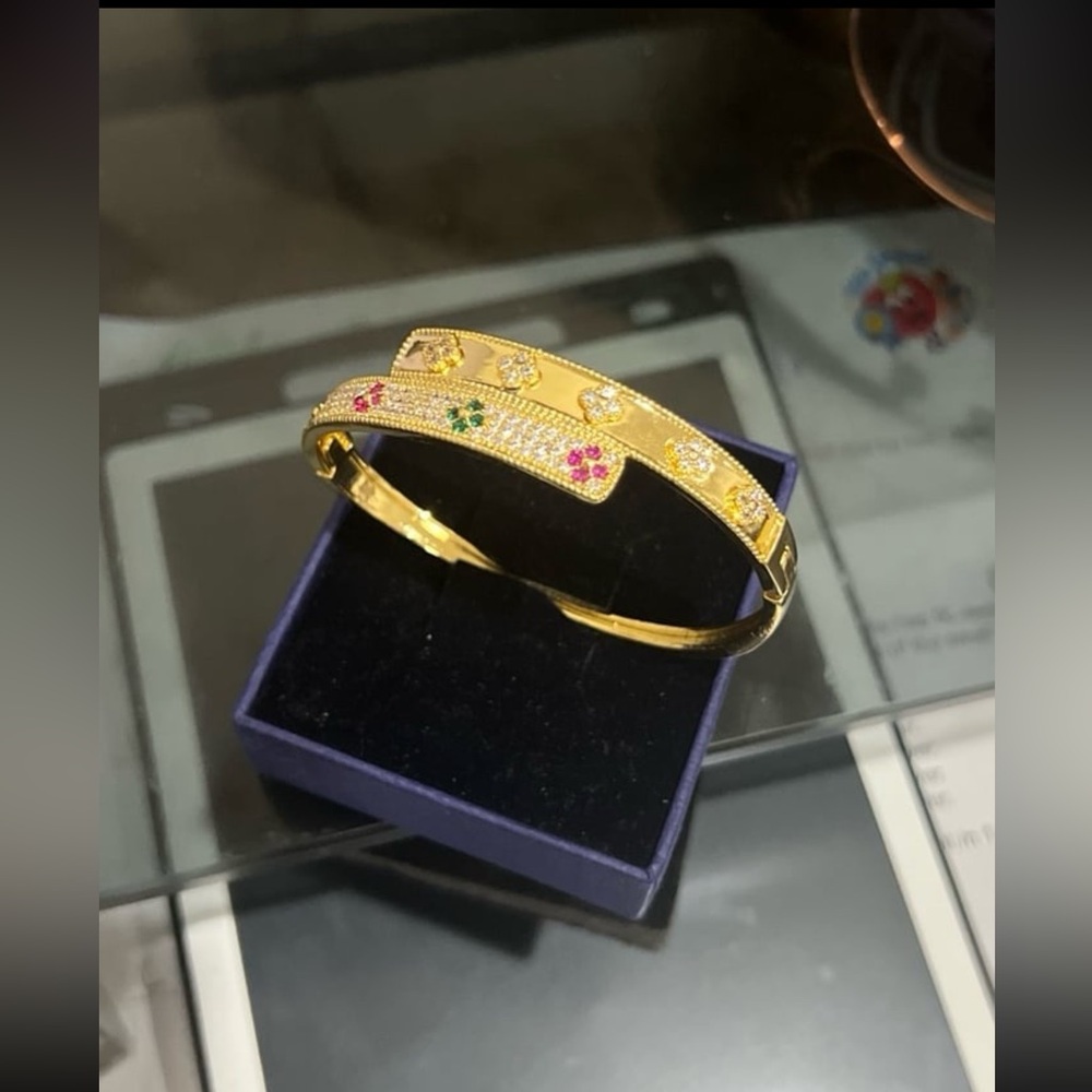 14kt Gold plated clover bracelet with clear Swarovski elements #121 - Picture 9 of 11